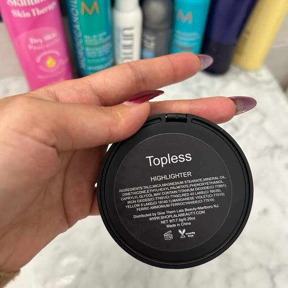 GIVE THEM LALA HIGHLIGHT TOPLESS - Picture 3 of 5